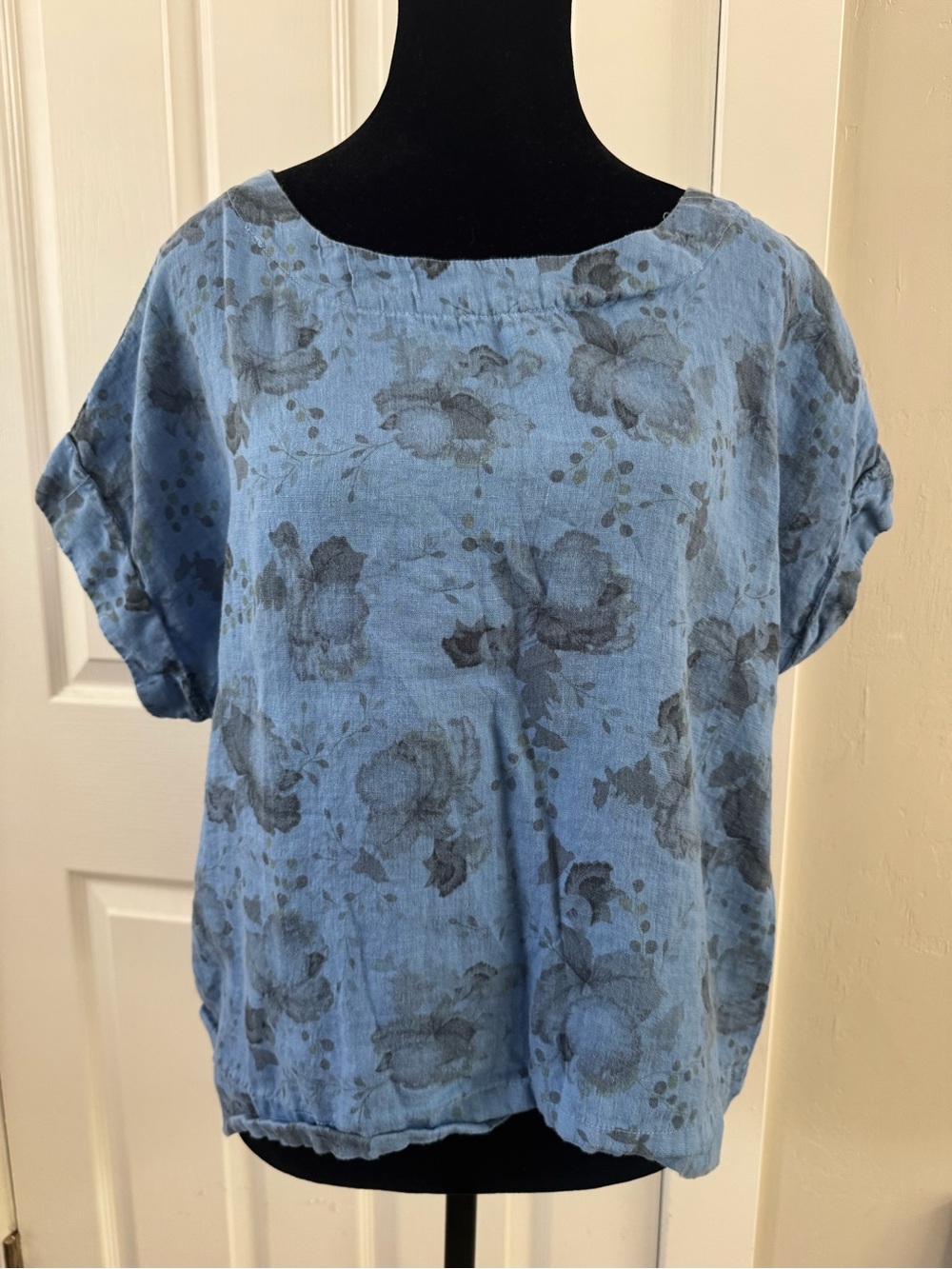 Women’s Blue Floral Short Sleeve Linen Top